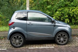 „Na parkovišti do mě nacouvalo auto." Za volantem sedělo teprve 15leté dítě a tvrdilo, že má řidičák